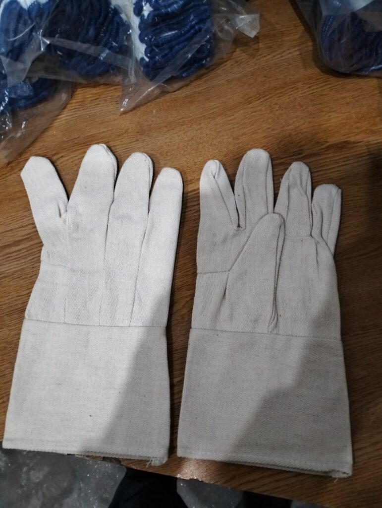 white glove with cuff